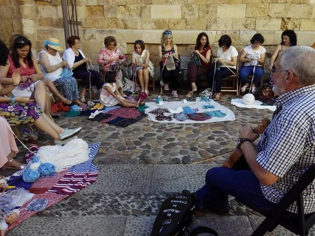 Encuentro urban knitting