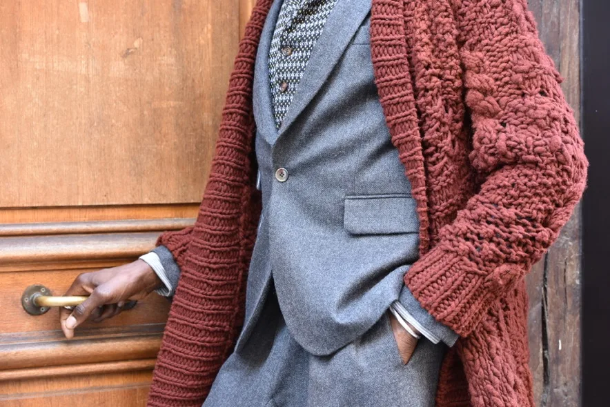 Detalles de abrigo de punto hecho con nuestros productos Mesta y Carea-Hilados del proyecto Transhumance by Made in Slow
